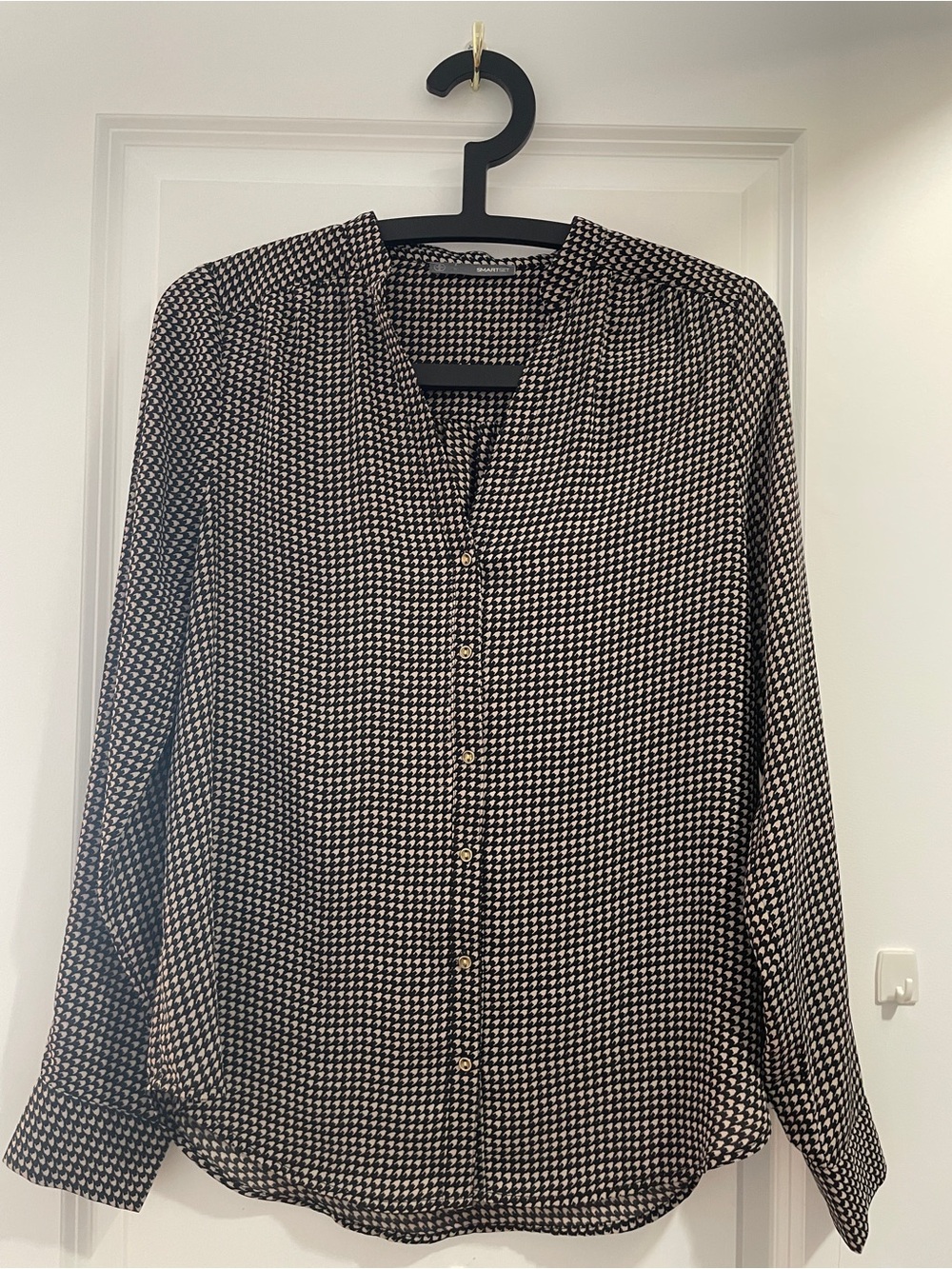 Smart Set Black and Cream Houndstooth Button-Front Blouse